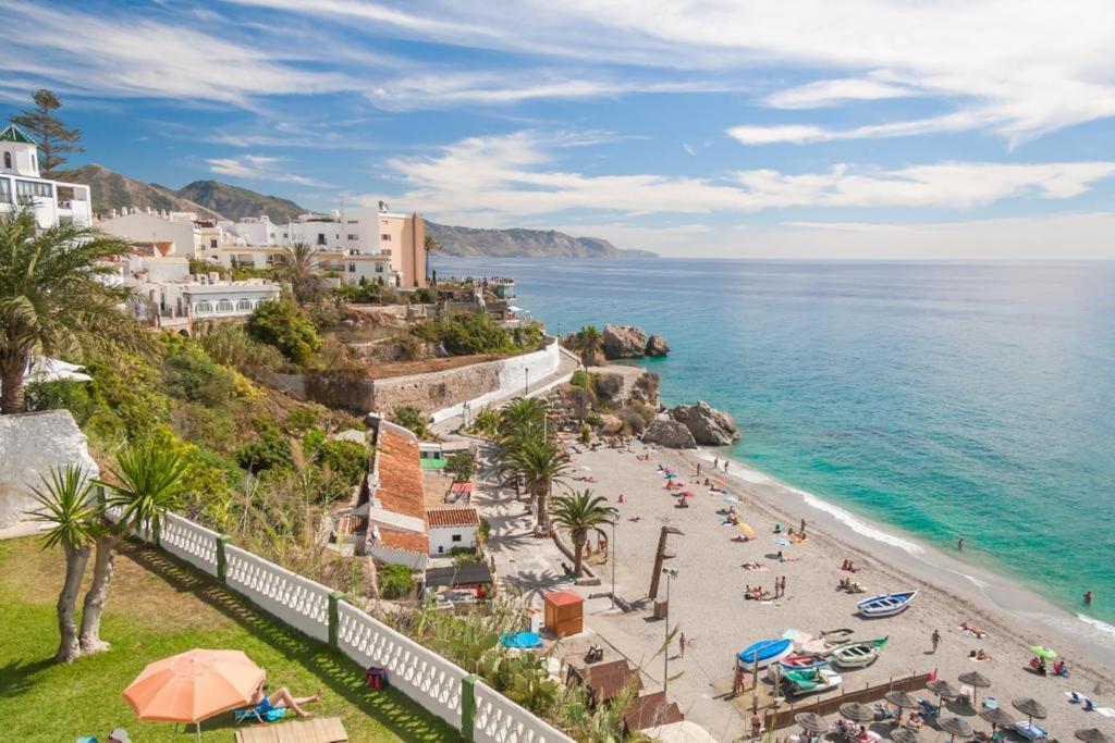 Acapulco Playa Bluewater Villas Nerja Bagian luar foto