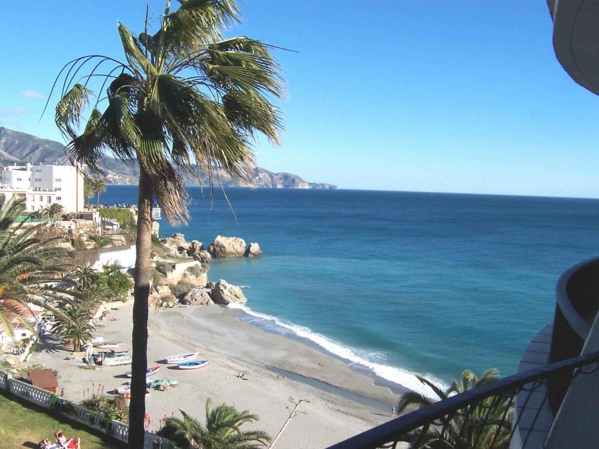 Acapulco Playa Bluewater Villas Nerja Bagian luar foto